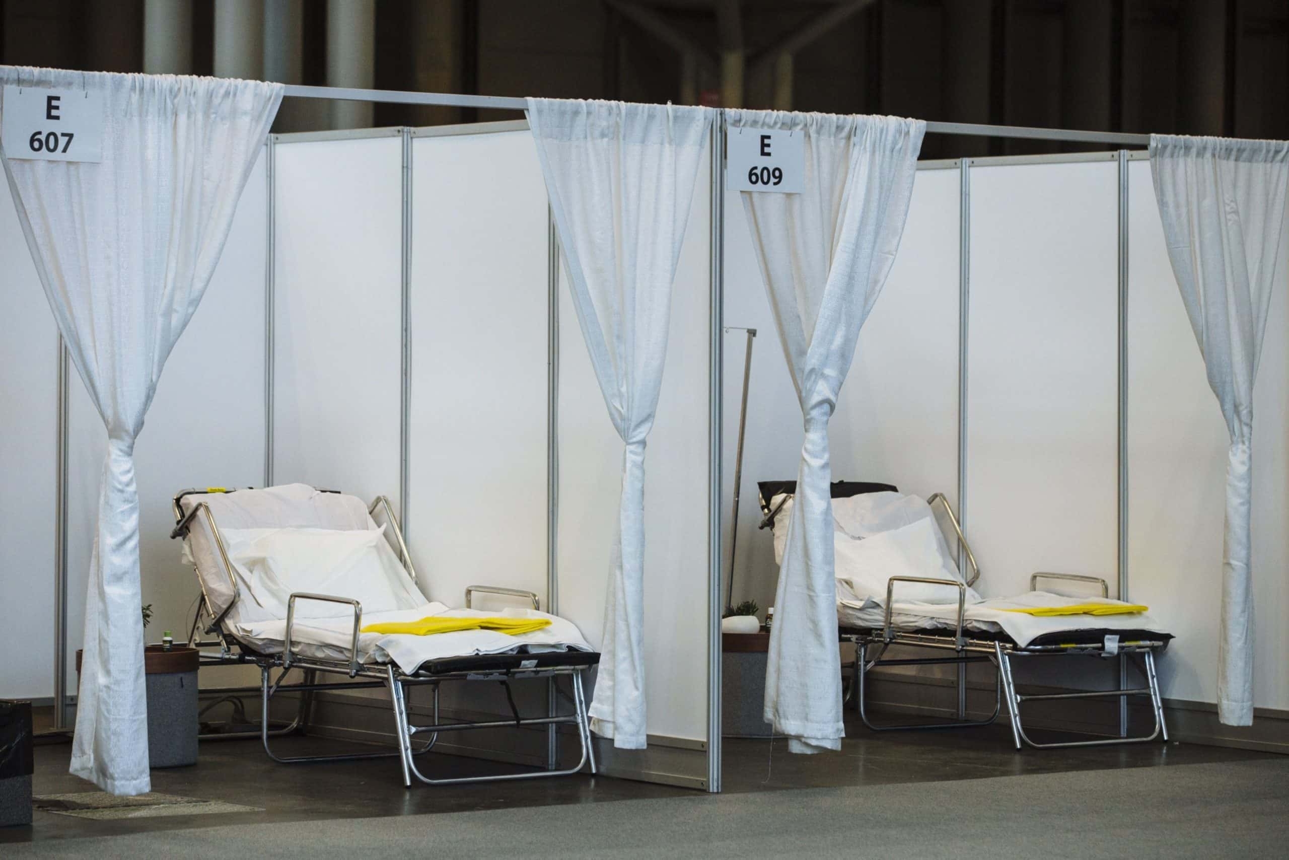 Rooms for patients are set up at a temporary hospital in the Jacob Javits Convention Center in New York, U.S., on Friday, March 27, 2020. New York Governor Andrew Cuomo said he would seek federal assistance for four new emergency hospitals as the number of deaths statewide from the new coronavirus spiked 35% in a day to more than 500. Photographer: Angus Mordant/Bloomberg