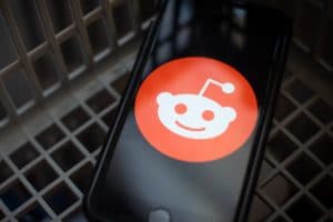 Fidelity Slashes Reddit, Stripe Valuations After Tech Rout