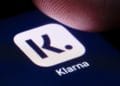 The logo of Swedish payment provider Klarna is shown on the display of a smartphone on April 22, 2020 in Berlin, Germany. Photographer: Thomas Trutschel/Photothek