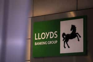  Lloyds Bank launches payment service 