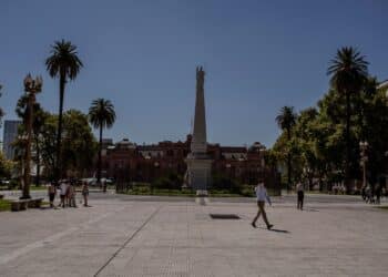 Pedestrians cross Plaza de Mayo in Buenos Aires, Argentina, on Friday, Feb. 25, 2022. Argentina's economy capped a strong second half of growth as it emerged from a long recession last year ahead of an expected new deal in the coming weeks with the International Monetary Fund. Photographer: Sarah Pabst/Bloomberg