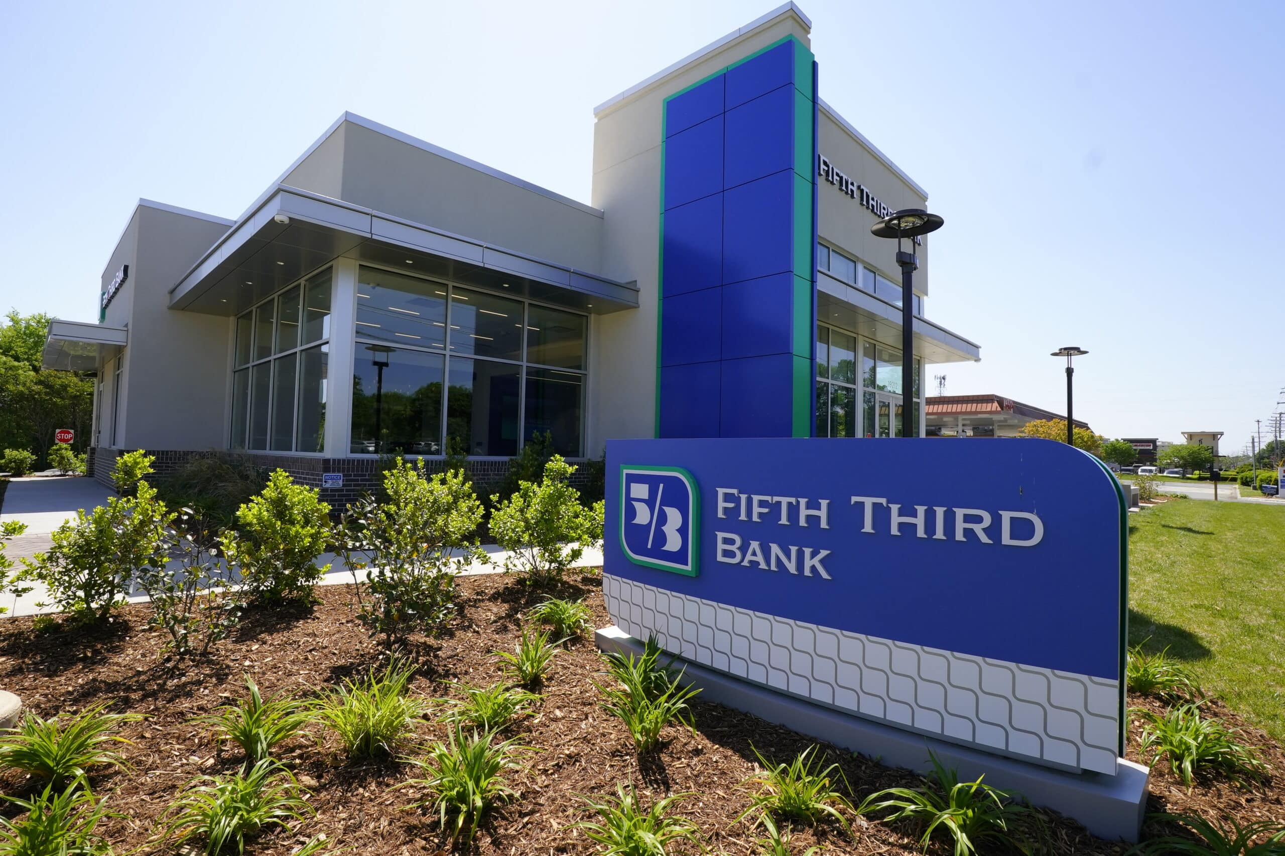 Fifth Third looks to consolidate all sub $10M lending on Provide’s AI platform