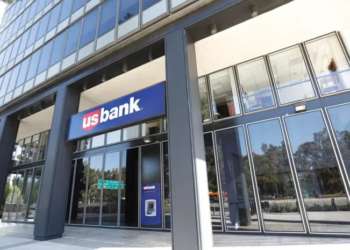 the front of a U.S. Bank building