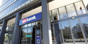the front of a U.S. Bank building
